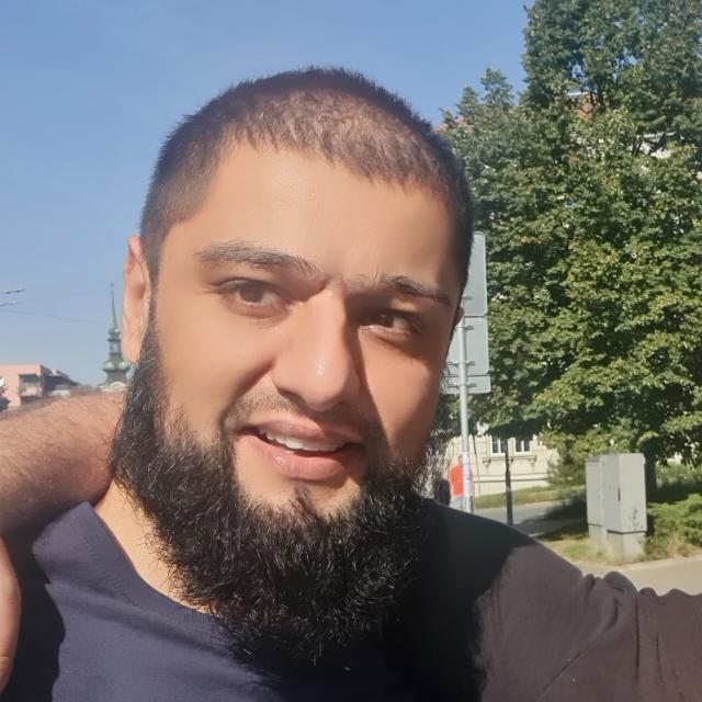 Portrait of Aamir Nazir, Founder, Owner and CEO of WhatMobile